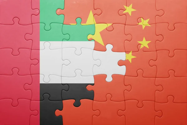 Birleşik Arap Emirlikleri ve Çin Ulusal bayrak ile bulmaca — Stok fotoğraf