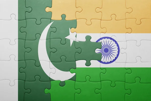 Puzzle with the national flag of india and pakistan — Stock Photo, Image