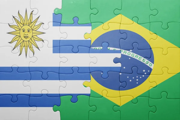 Rompecabezas con la bandera nacional de Brasil y uruguay —  Fotos de Stock