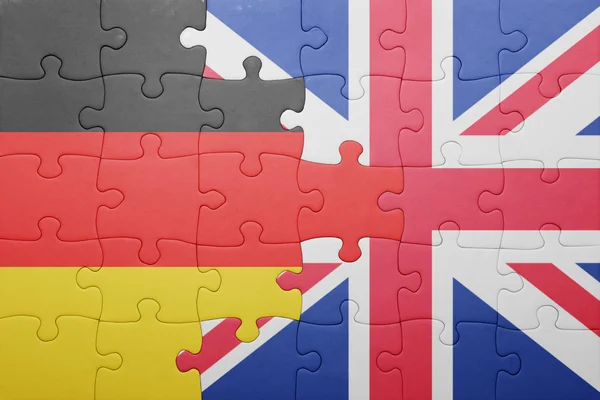 Quebra-cabeça com a bandeira nacional da grande Grã-Bretanha e Alemanha — Fotografia de Stock