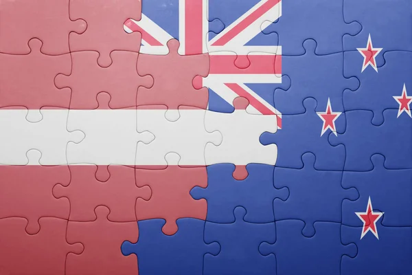 Puzzle avec le drapeau national de la Lettonie et de la Nouvelle-Zélande — Photo
