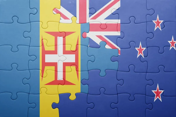 Puzzle avec le drapeau national de Madère et de la Nouvelle-Zélande — Photo
