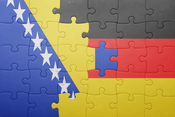 Quebra-cabeça com a bandeira nacional da Bósnia e Herzegovina e alemanha — Fotografia de Stock