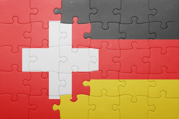 Puzzle com a bandeira nacional da Suíça e da Alemanha — Fotografia de Stock