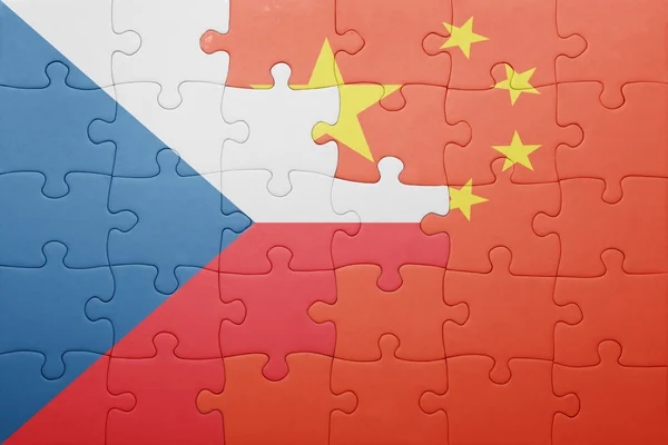 Головоломка з національним прапором Чехії та Китаю — стокове фото