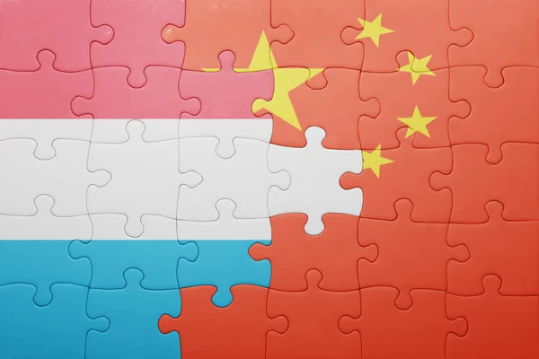 ルクセンブルクと中国の国旗をパズルします。 — ストック写真