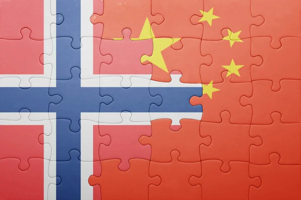 Puzzle con la bandiera nazionale di Norway e Cina — Foto Stock