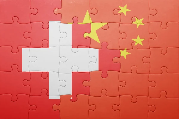 スイス連邦共和国、中国の国旗をパズルします。 — ストック写真
