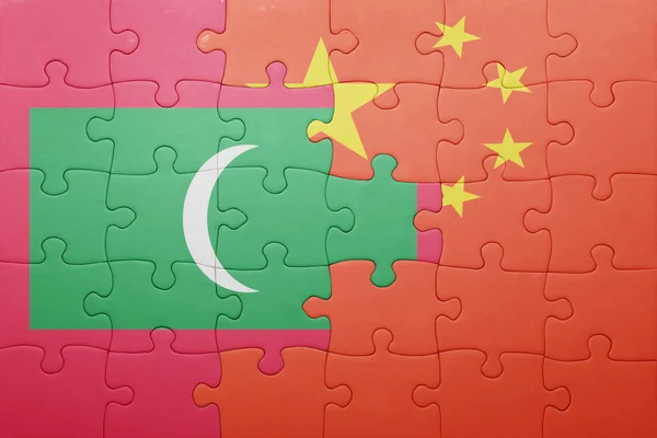 Puzzle with the national flag of maldives and china — Stock Photo, Image