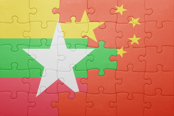 益智与缅甸和中国的国旗 — 图库照片