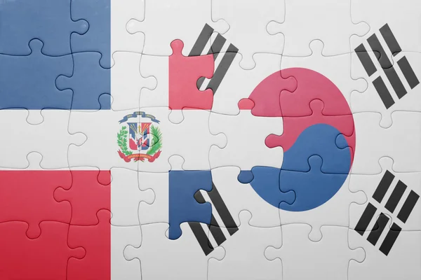 Puzzle avec le drapeau national de la République dominicaine et la Corée du Sud — Photo