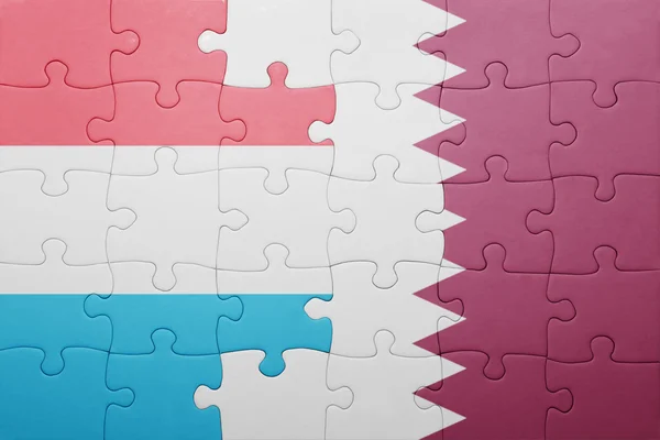 Puzzle con la bandiera nazionale di luxembourg e qatar — Foto Stock