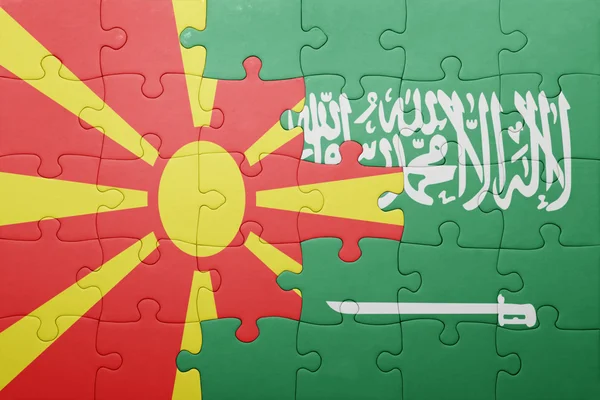 Puzzle con la bandiera nazionale di Arabia Saudita e macedonia — Foto Stock
