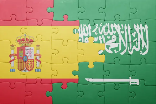 Puzzle with the national flag of saudi arabia and spain — Stock Photo, Image