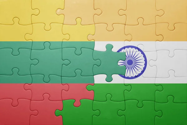 Puzzle con la bandiera nazionale di lituania e India — Foto Stock