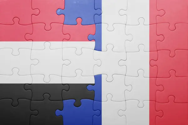 Puzzle s národní vlajkou Jemenu a Francie — Stock fotografie
