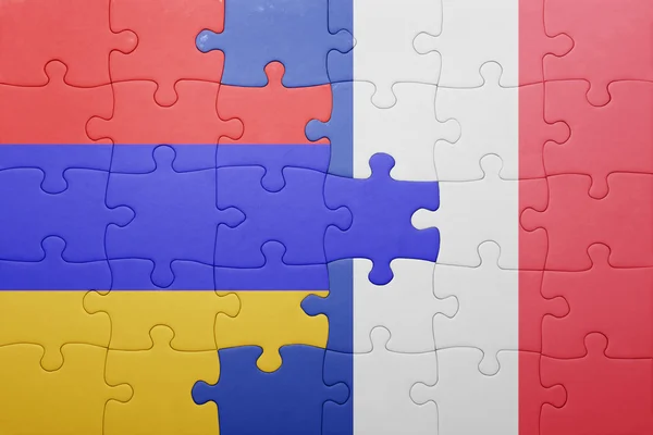 Puzzle mit der Nationalflagge von Armenien und Frankreich — Stockfoto