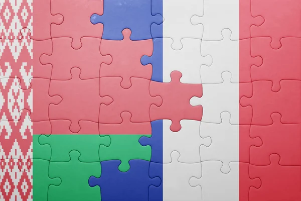 Puzzle mit der Nationalflagge von Weißrussland und Frankreich — Stockfoto