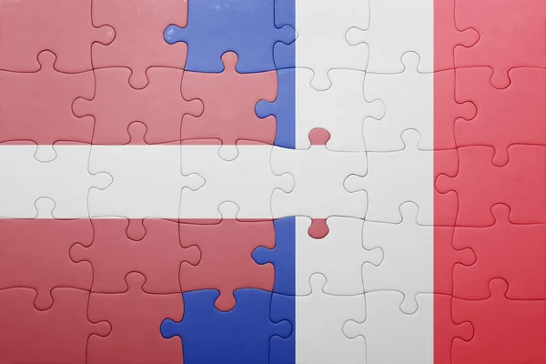 Puzzle s národní vlajkou Lotyšska a Francie — Stock fotografie