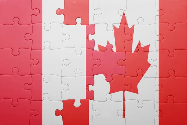 Puzzle con la bandiera nazionale del Canada e del Perù — Foto Stock