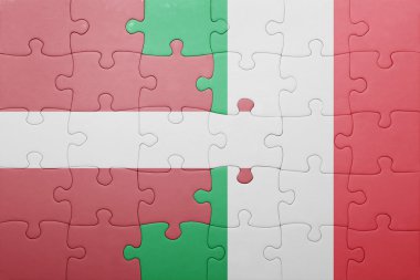 İtalya ve Letonya ulusal bayrak ile bulmaca