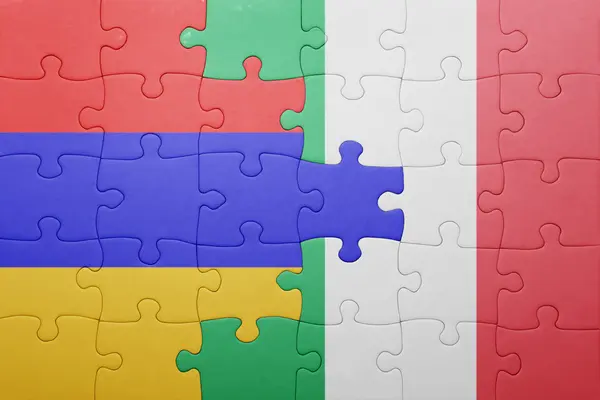 Puzzel met de nationale vlag van Italië en Armenië — Stockfoto