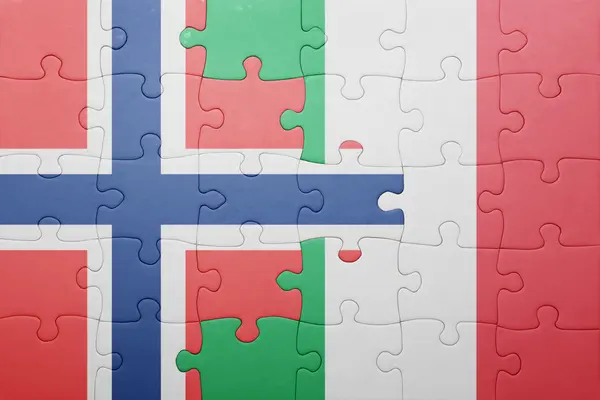Rompecabezas con la bandera nacional de Italia y Noruega — Foto de Stock