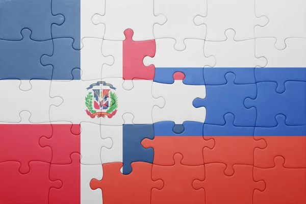 Rompecabezas con la bandera nacional de la República Dominicana y Rusia — Foto de Stock
