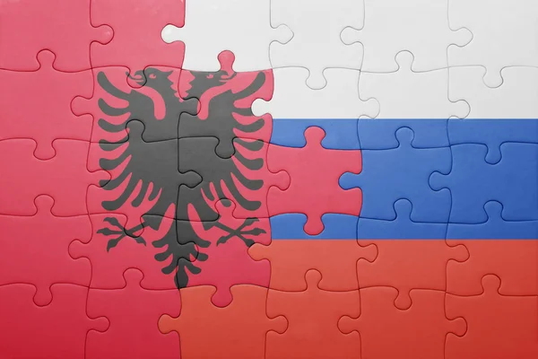 Quebra-cabeça com a bandeira nacional de Albania e Rússia — Fotografia de Stock