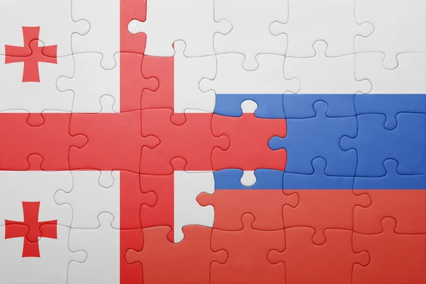 Puzzel met de nationale vlag van Georgië en Rusland — Stockfoto