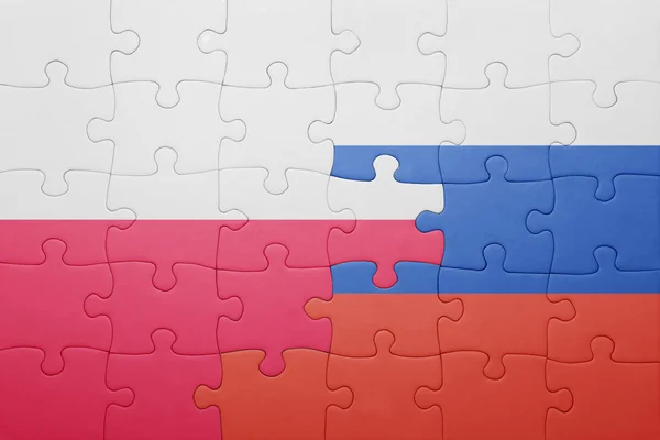 Puzzle con la bandiera nazionale di Polonia e Russia — Foto Stock