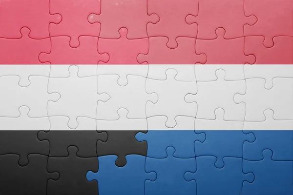 Puzzle s národní vlajkou Nizozemska a Jemenu — Stock fotografie