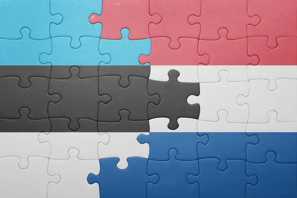 Puzzle s národní vlajkou Nizozemska a Estonsko — Stock fotografie