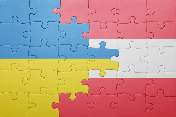 Puzzle con la bandiera nazionale di Ucraina e Austria — Foto Stock