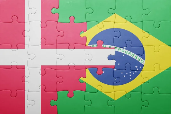 Puzzle con la bandiera nazionale di denmark e Brasile — Foto Stock