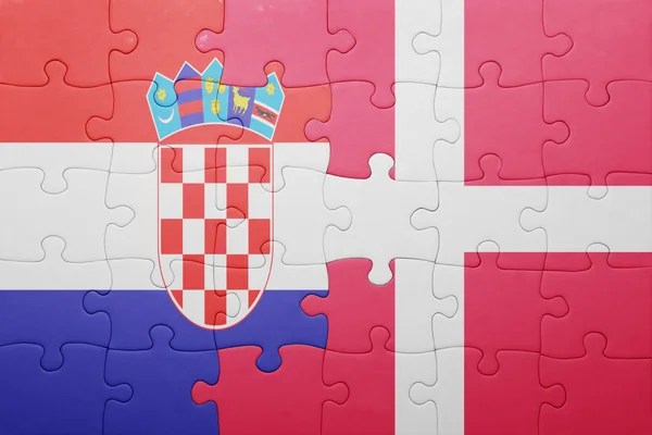Puzzle avec le drapeau national de la croatie et du Danemark — Photo