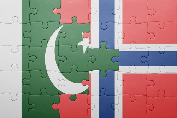 Puzzle with the national flag of norway and pakistan — Stock Photo, Image