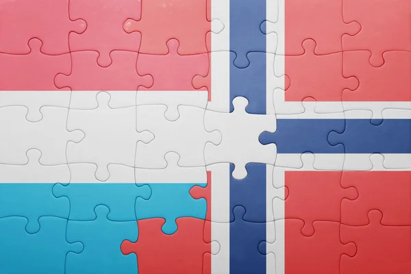 Головоломка з національним прапором Норвегії та Люксембургу — стокове фото