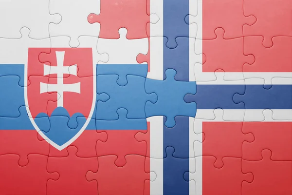 Pussel med Norge och Slovakien nationella flagga — Stockfoto