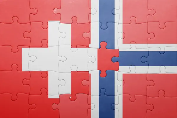 Rompecabezas con la bandera nacional de Noruega y Suiza — Foto de Stock
