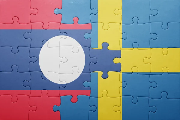 Puzzel met de nationale vlag van Zweden en laos — Stockfoto