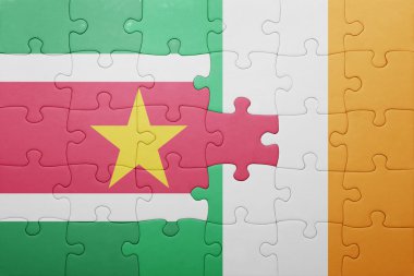 İrlanda ve Surinam ulusal bayrak ile bulmaca