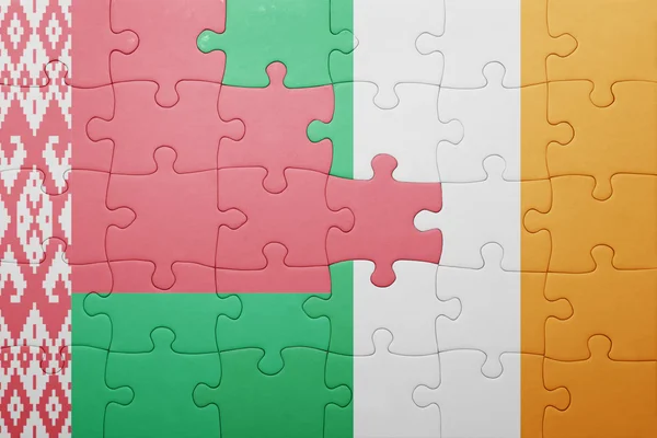 Puzzle con la bandiera nazionale di Irlanda e Bielorussia — Foto Stock