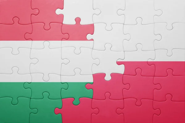 Puzzle mit der Nationalflagge Ungarns und Polens — Stockfoto