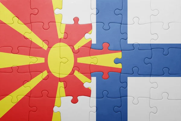 Puzzel met de nationale vlag van Macedonië en finland — Stockfoto