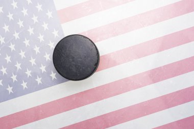 Amerika Birleşik Devletleri bayrağı buzla eski Hokey diski açıktır