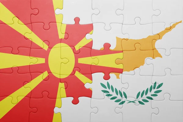 Rompecabezas con la bandera nacional de cyprus y macedonia — Foto de Stock