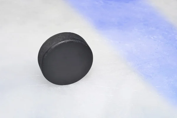 Vintage old hockey puck is on the ice — Stock Photo, Image