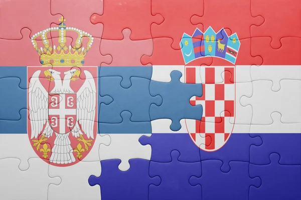 Rompecabezas con la bandera nacional de serbia y croacia —  Fotos de Stock