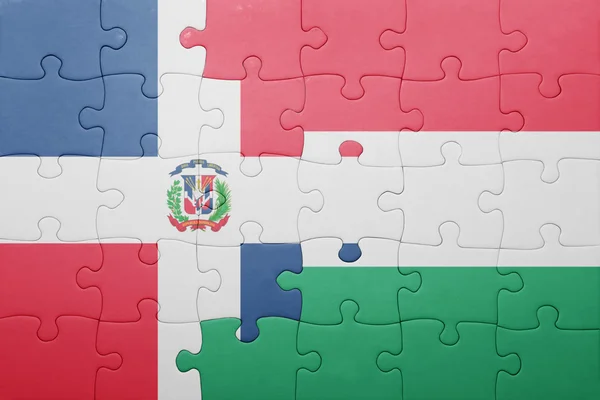 Rompecabezas con la bandera nacional de la república dominicana y húngaro — Foto de Stock